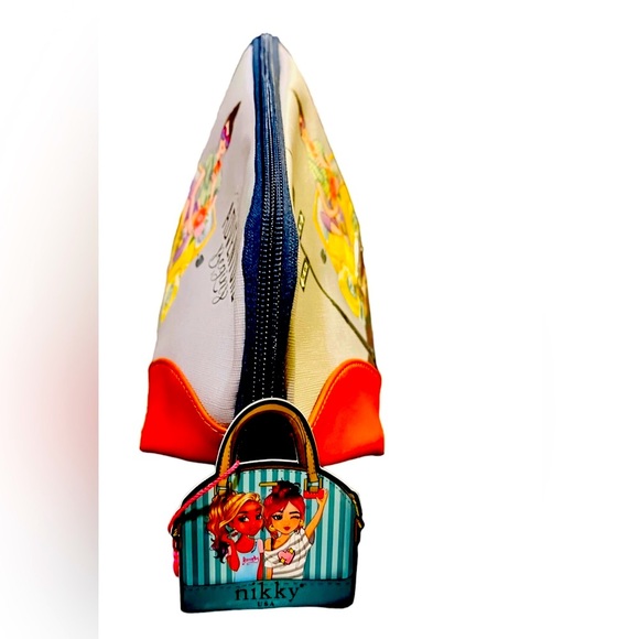 🆕Brand New Nikky Oval Cosmetic Pouch - Picture 2 of 4